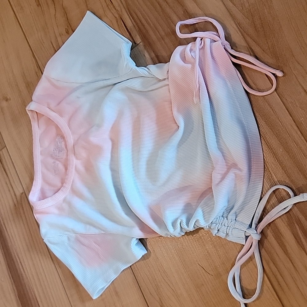 Kids active wear tie dye tee sized small